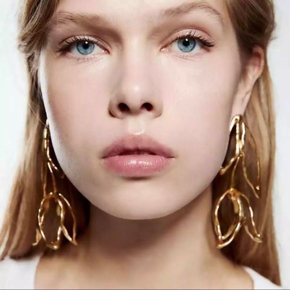 FLOWER SUMMER  GOLD TONE ART UNIQUE TULIP LONG LIGHTWEIGHT MODERN STATEMENT BNWT - Picture 1 of 8